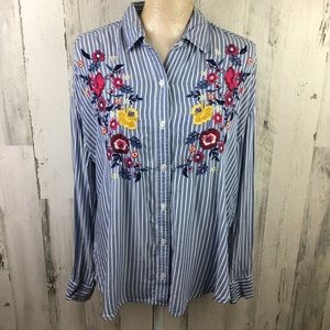 🛍Hollister Embroidered Floral Long Sleeve Button